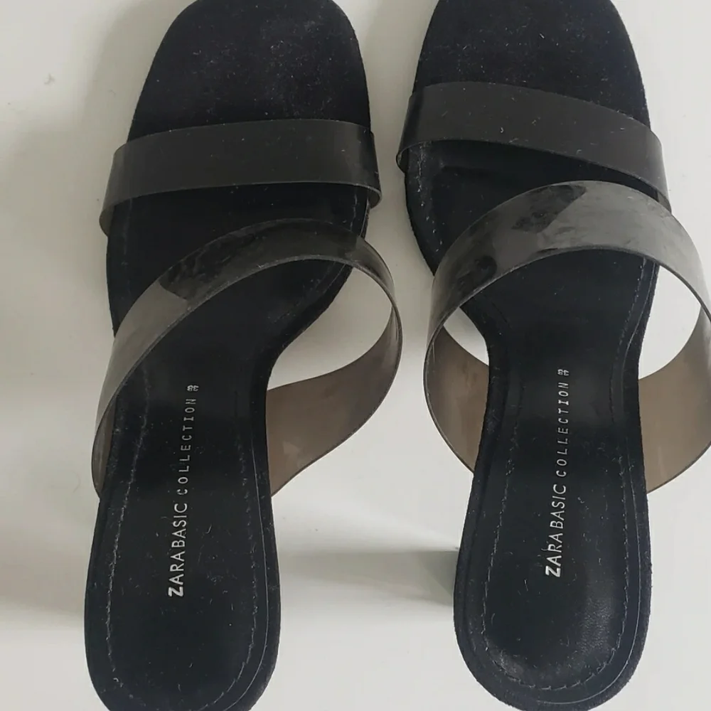ZARA Acrylic Clear Block Heel & Smoke Grey PVC Translucent Straps - LIKE… - Picture 4 of 5